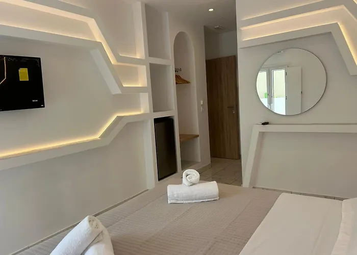 Pulse Designed Fira (Santorini)