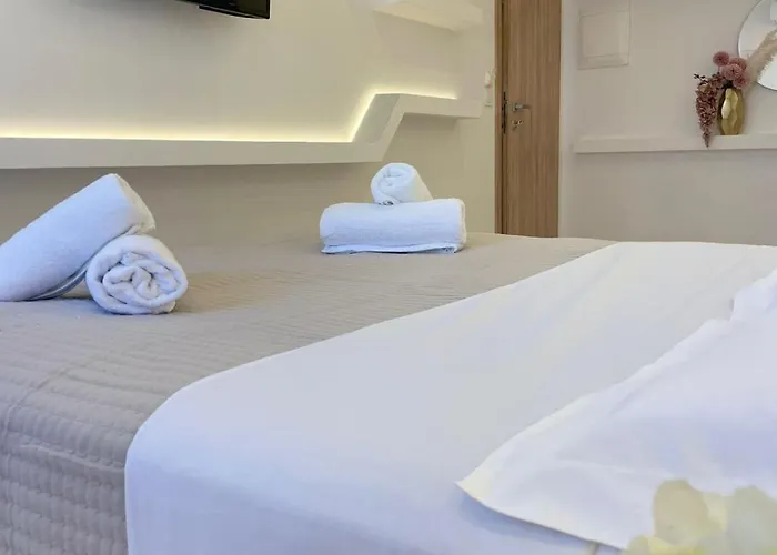 Pulse Designed * Fira (Santorini)